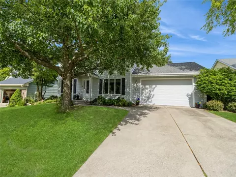 4717 67th St, Urbandale, IA 50322