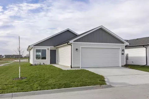 2301 Legacy Dr, Norwalk, IA 50211