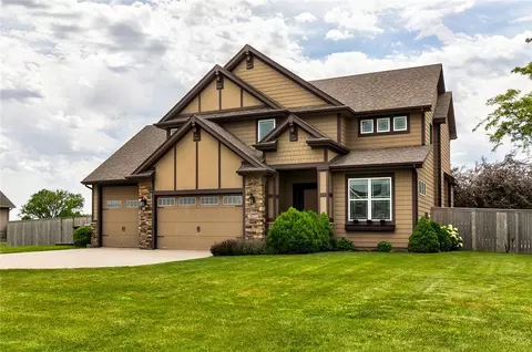 10312 NW 42nd St, Polk City, IA 50226