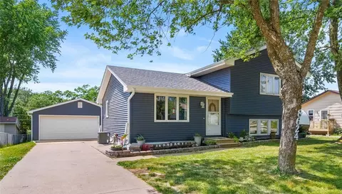 8624 Crestview Dr, Des Moines, IA 50320