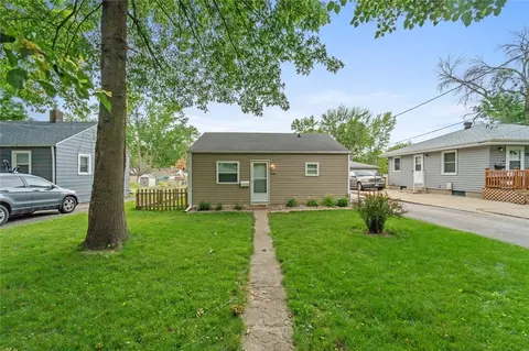 4136 Columbia St, Des Moines, IA 50313