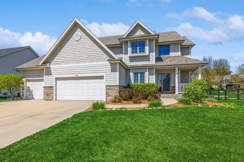 15707 Winston Ave, Urbandale, IA 50323
