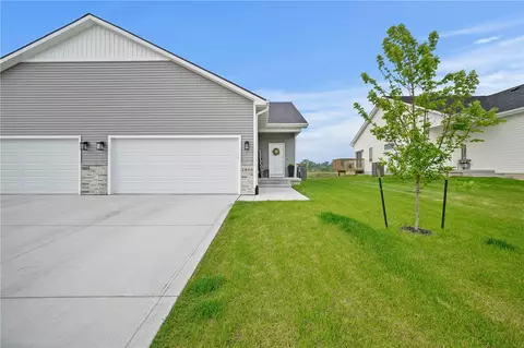 2800 Yordi Dr, Norwalk, IA 50211