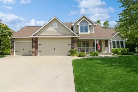 12215 Oak Brook Dr, Urbandale, IA 50323