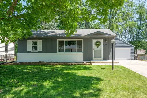 3709 E 39th Ct, Des Moines, IA 50317