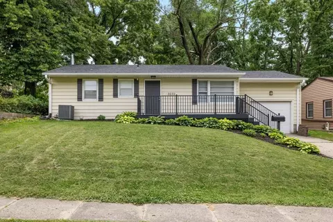 3232 Ellis St, Ames, IA 50014