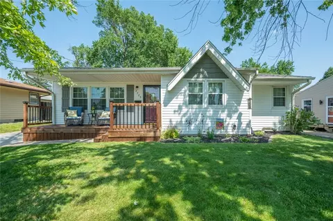 2725 E 39th Ct, Des Moines, IA 50317