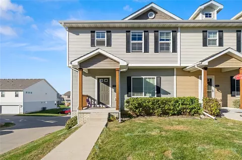 700 Newport Pl, Norwalk, IA 50211