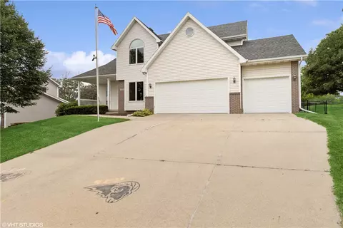 1820 Andrews Dr, Pleasant Hill, IA 50327