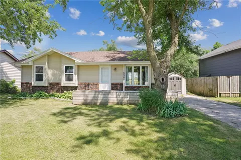 5301 SE 9th St, Des Moines, IA 50315