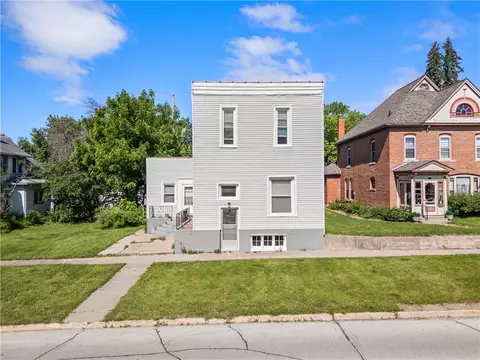 916 5th St, Nevada, IA 50201