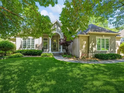 1005 Tulip Tree Ln, West Des Moines, IA 50266