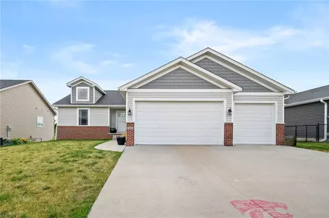 1060 Juniper Dr, Carlisle, IA 50047