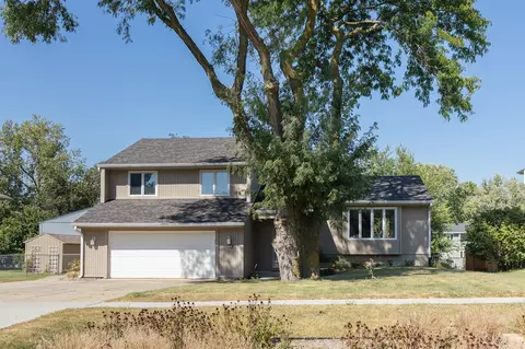 10543 Clark St, Clive, IA 50325