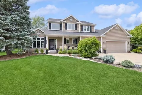 2427 Ridgetop Cir, Ames, IA 50014