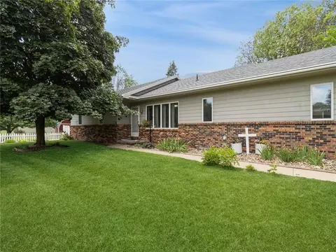 502 6th St NW, Altoona, IA 50009