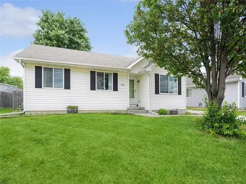 306 W 18th Pl, Indianola, IA 50125