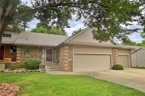 2386 NW 163rd St, Clive, IA 50325