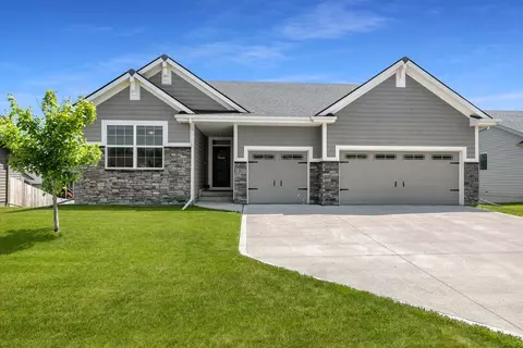 1407 S 7th St, Adel, IA 50003