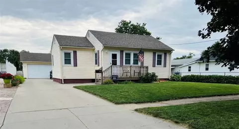 1816 E 22nd St, Des Moines, IA 50317