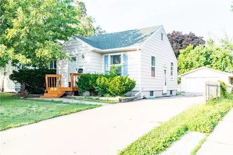 2119 Merle Hay Rd, Des Moines, IA 50310