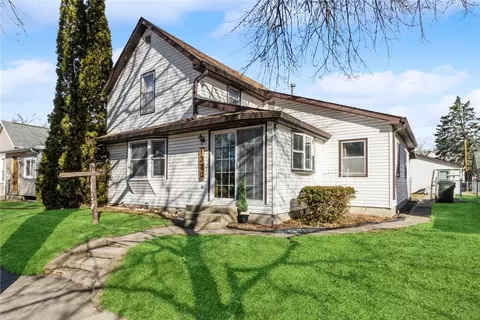 1320 W 2nd St, Perry, IA 50220