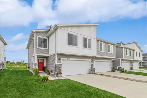 9731 Turnpoint Dr, West Des Moines, IA 50266