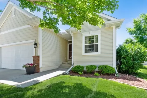 802 SE Waterview Cir, Waukee, IA 50263