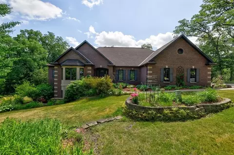 1087 Mckimber Dr, Knoxville, IA 50138