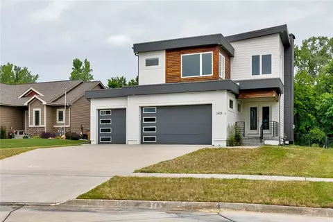 2405 NW Willowbrooke Dr, Grimes, IA 50111