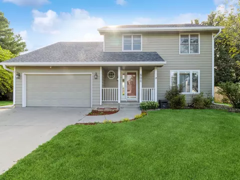 806 N 12th St, Indianola, IA 50125