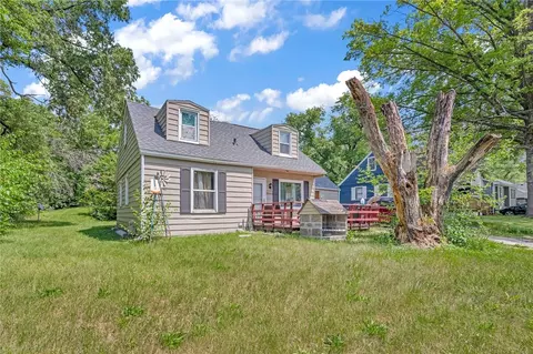 7001 SW 15th St, Des Moines, IA 50315