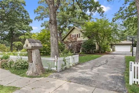 5009 Grand Ave, Des Moines, IA 50312