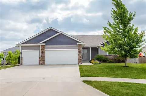 545 NE Badger Ln, Waukee, IA 50263