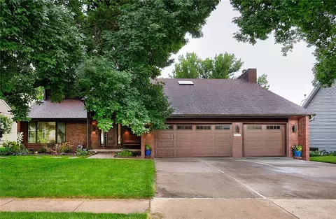 5712 Aspen Dr, West Des Moines, IA 50266