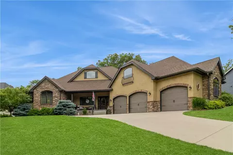 1218 Oakwood Dr, Polk City, IA 50226