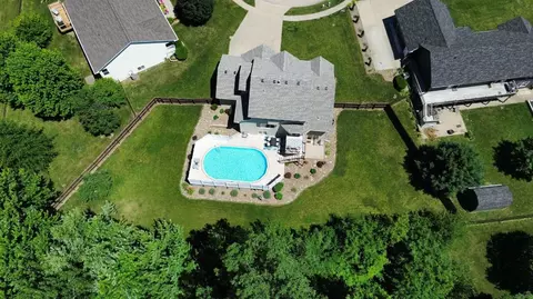5555 Sunset Cir, Pleasant Hill, IA 50327