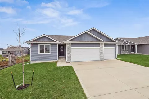 565 NW Prairie Rose Ln, Waukee, IA 50263
