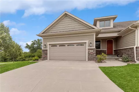 255 S 41st St #158, West Des Moines, IA 50265