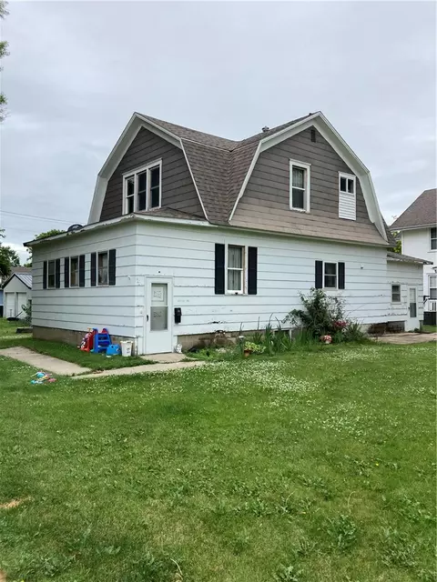 401 NE 3rd St, Greenfield, IA 50849