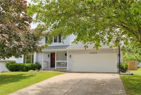 14442 Summit Dr, Clive, IA 50325