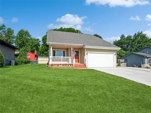 3824 SE 26th St, Des Moines, IA 50320