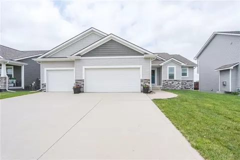 3528 NW Trestle Point Dr, Ankeny, IA 50023