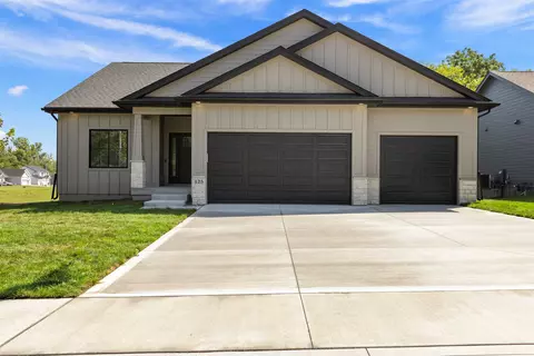 125 8th Ave NE, Altoona, IA 50009