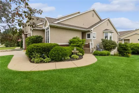 7220 Cody Dr, West Des Moines, IA 50266