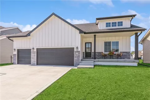 204 NE 22nd Cir, Grimes, IA 50111
