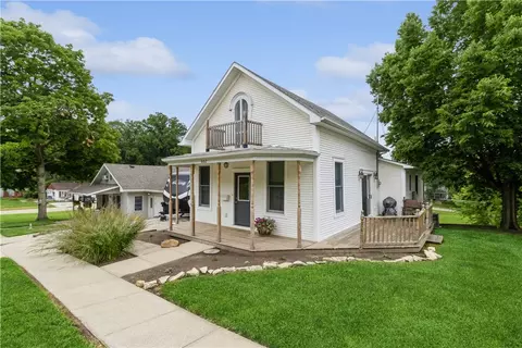 802 Grand St, Guthrie Center, IA 50115