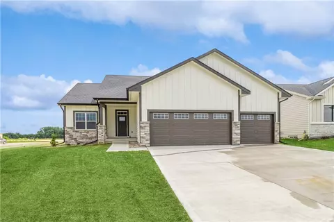 17900 Goodman Dr, Urbandale, IA 50323