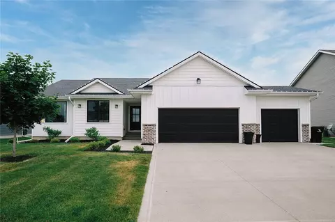 806 NW Seasons Dr, Ankeny, IA 50023