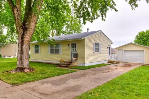 319 SE Little Beaver Dr, Grimes, IA 50111